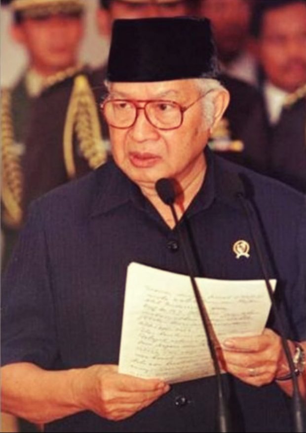 Pak Harto Menjungkal di Hari Kamis