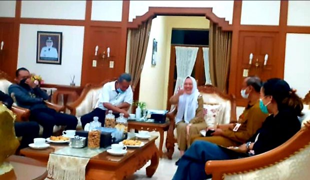 Persibonya Umar Ngemplang Nasi Sulit Beres Tagih