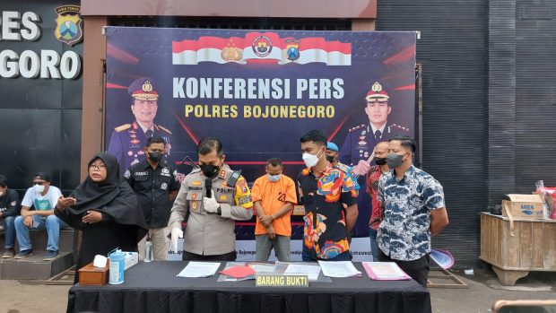 Tiga Dari Enam Pelaku Perampokan Rumah Mewah dibekuk Polres Bojonegoro.