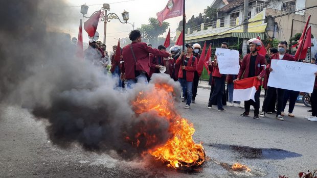Tolak Wacana 3 Pereode Presiden dan Kebijakan Pemerintah, Puluhan Mahasiswa Turun Kejalan