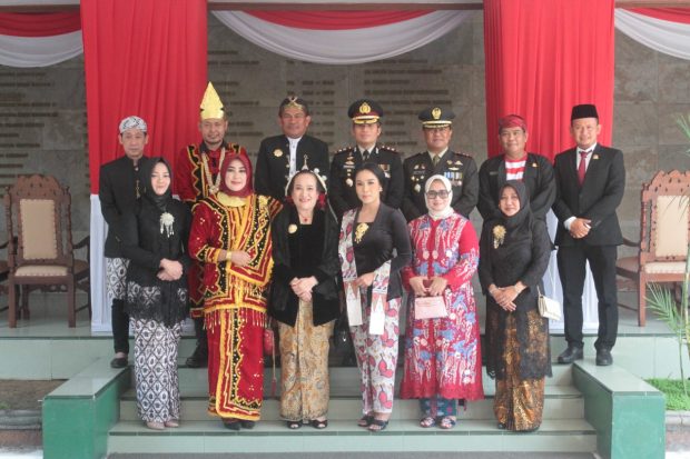 Kajari Bojonegoro Pilih Kenakan Baju Adat Madura Saat Upacara HUT RI ke-77